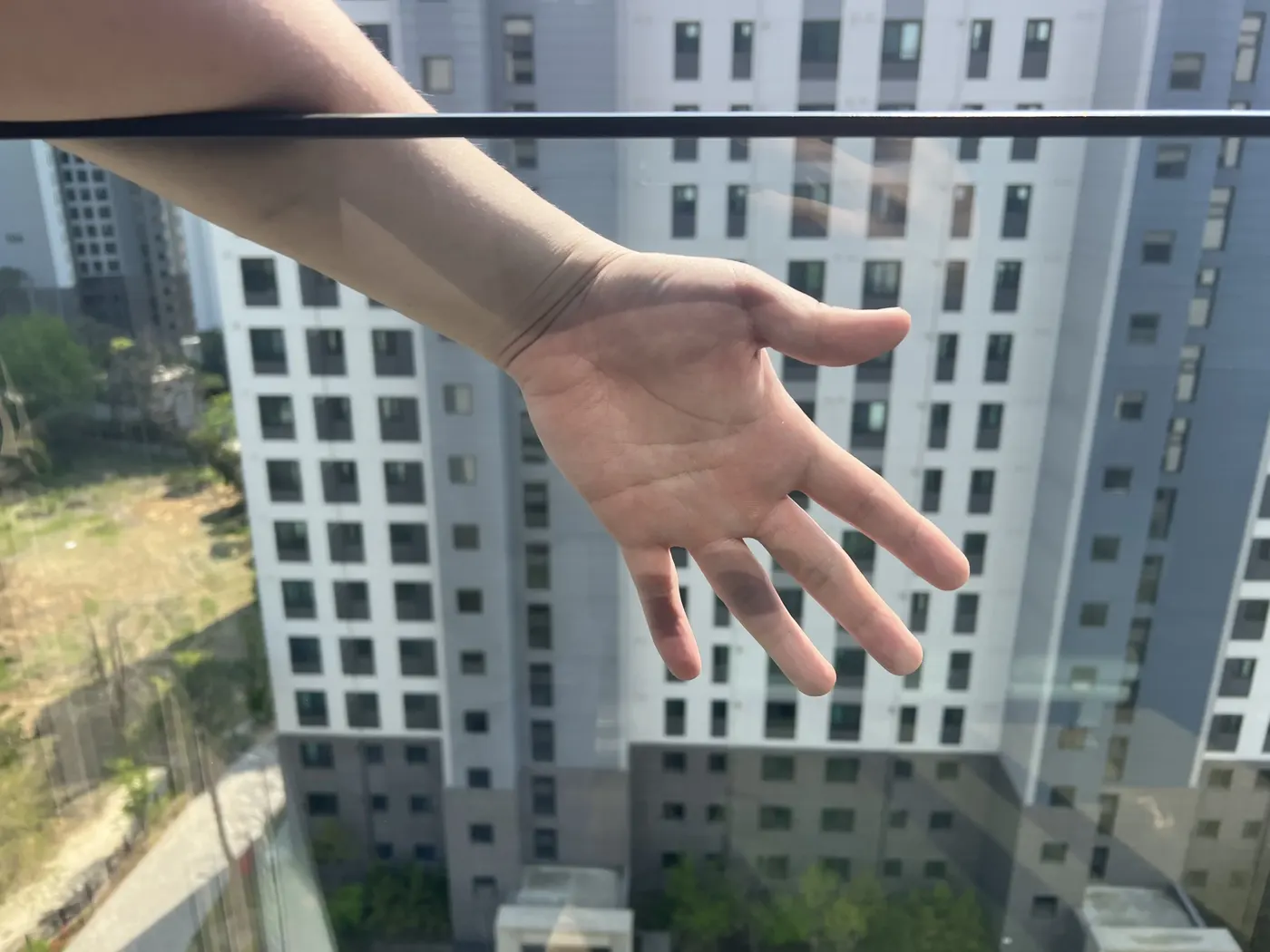 안양아파트유리창청소 안양 아파트 거실 창 가장자리 상태 작업 후 사진