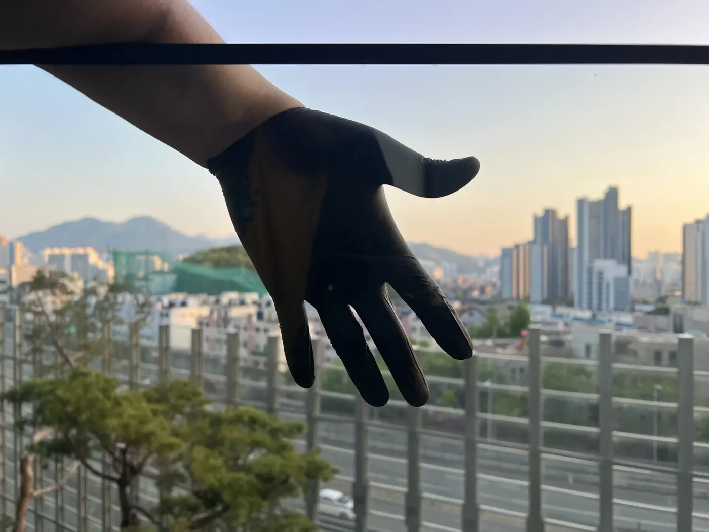 아파트외창청소 안방 창 유리 투명도 확인 사진